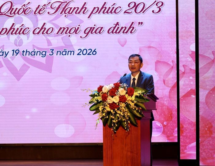 Phó Giám đốc Sở Văn hóa, Thể thao và Du lịch Vũ Khắc Lịch phát biểu tại Hội nghị.