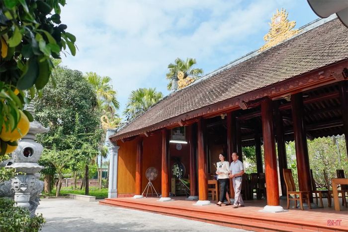 Về với miếu Mây, du khách còn cảm nhận được sự bình yên, thư thái.