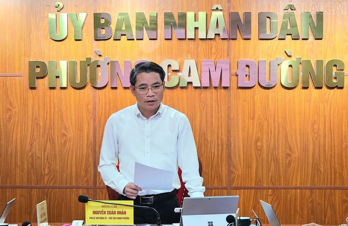 Lãnh đạo phường Cam Đường phát biểu tại buổi làm việc.