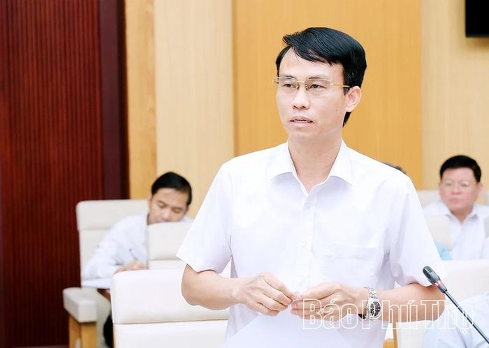 Lãnh đạo Sở Nông nghiệp và Môi trường báo cáo kết quả làm sạch dữ liệu đất đai trên địa bàn tỉnh.