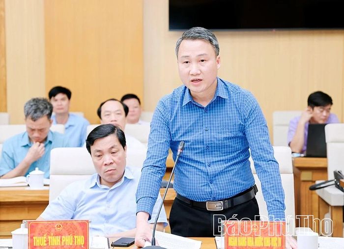 Đại diện Ngân hàng Nhà nước Khu vực 4 thông tin về việc mở tài khoản ngân hàng cho người dân.