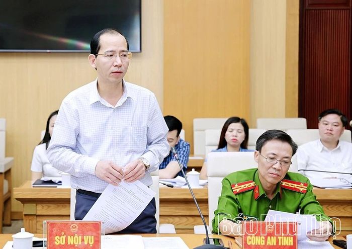 Lãnh đạo Sở Nội vụ báo cáo khó khăn, vướng mắc trong thực hiện dịch vụ công trực tuyến.