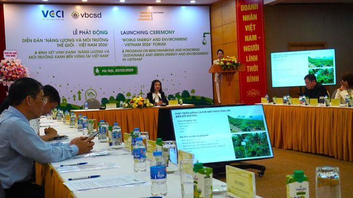 Đại diện doanh nghiệp phát biểu tại lễ phát động.