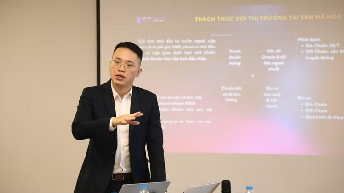 Đại biểu từ Hiệp hội Blockchain và Tài sản số Việt Nam phát biểu ý kiến tại hội thảo.