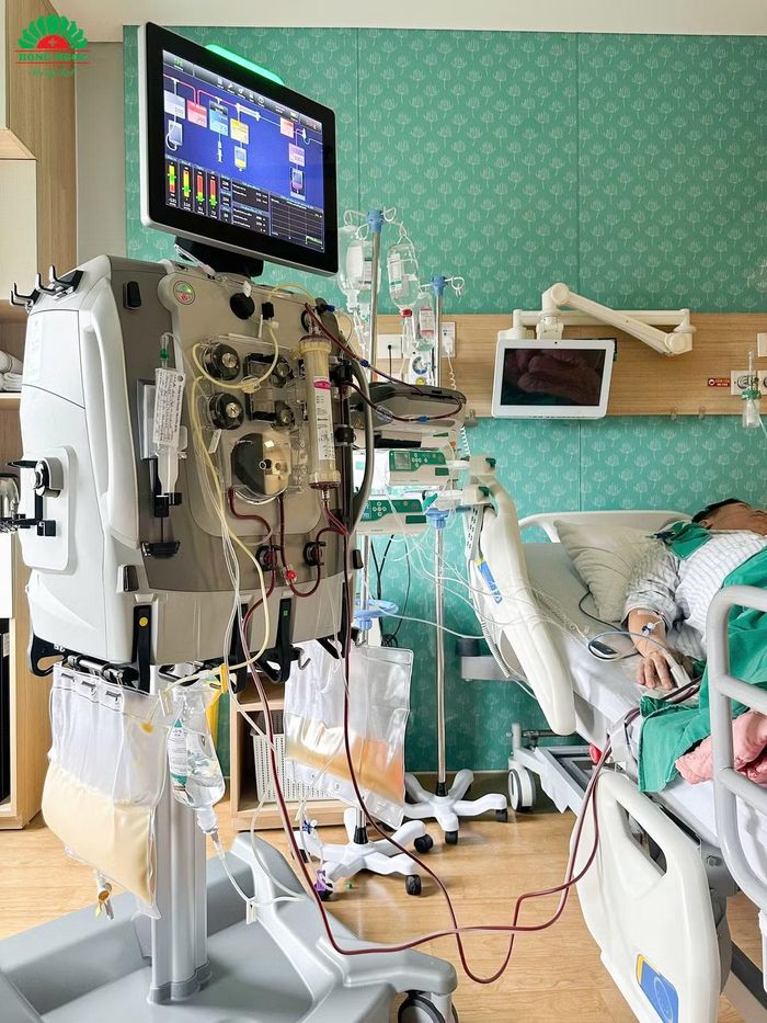 Bệnh nhân được thay huyết tương liên tục trong 3 giờ - Ảnh BVCC