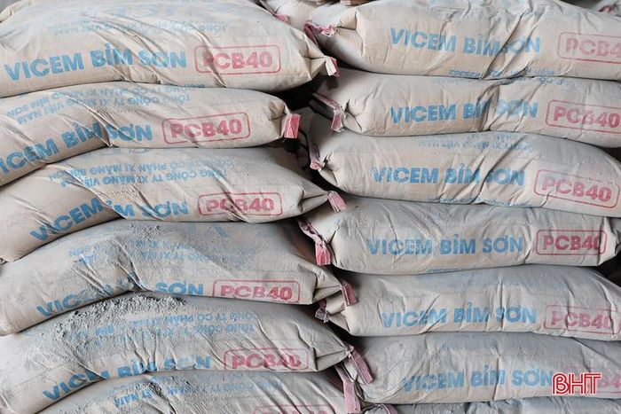 Không riêng sắt thép, thời điểm này, giá xi măng cũng tăng từ 50.000 - 100.000 đồng/tấn so với cuối năm 2025. Theo đó, giá xi măng hiện dao động ở mức từ 1.700.000 – 1.800.000 đồng/tấn.