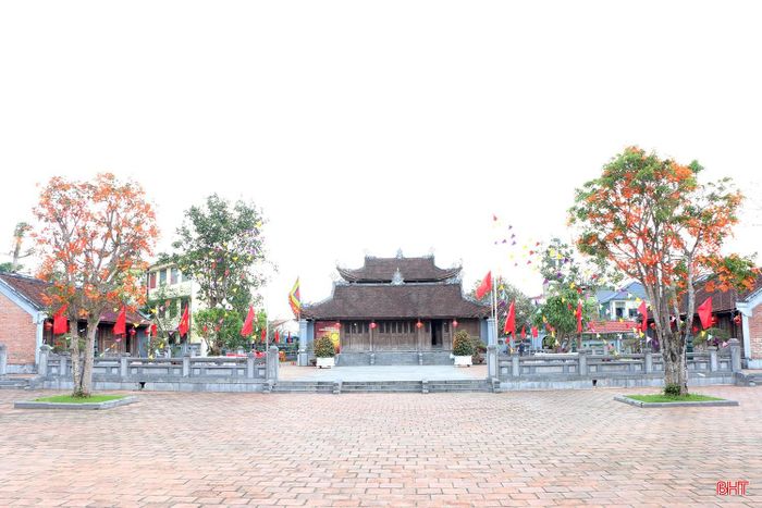 Không gian lễ hội được chia thành 3 khu vực, trong đó, khuôn viên Văn Miếu là khu vực chính, được chia thành 4 cấp: khu vực tổ chức các trò chơi dân gian; sân khấu; sân chính dùng cho việc tế lễ và khu vực thượng điện, trung điện, hạ điện là nơi bày lễ và nơi hành lễ của các tổ chức, cá nhân.