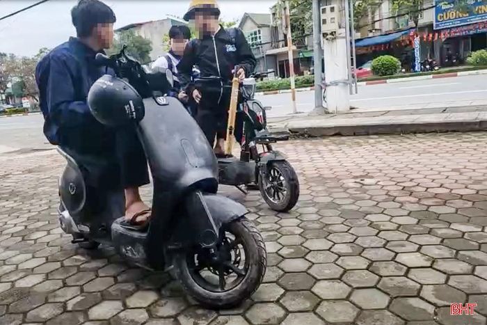 Điếu cày là hành trang đến trường của các em.