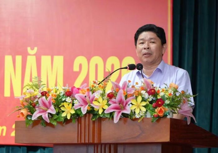  Chủ tịch UBND phường Quy Nhơn Nguyễn Đức Toàn phát biểu giao nhiệm vụ cho các chiến sĩ dân quân mới. Ảnh: Viết Quỳnh 