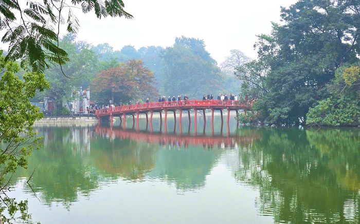 Hà Nội đang chuyển mình mạnh mẽ, nhưng vẫn mang trong mình lớp lớp ký ức lịch sử.