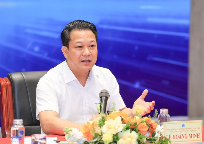 Chủ tịch HĐTV Tổng công ty Quản lý bay VN Lê Hoàng Minh mong muốn thế hệ trẻ VATM sẽ giữ vững nhiệt huyết, không ngừng rèn luyện đạo đức, bản lĩnh, làm chủ công nghệ, cống hiến cho ngành quản lý bay.