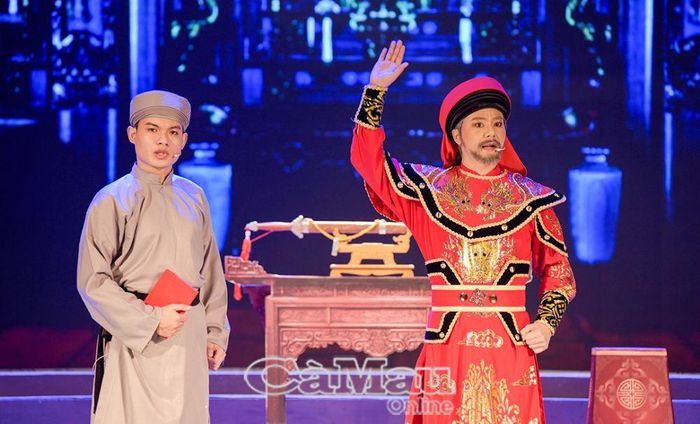 Nhà hát Cao Văn Lầu thường xuyên biểu diễn các tuồng tích cải lương phục vụ khán giả.