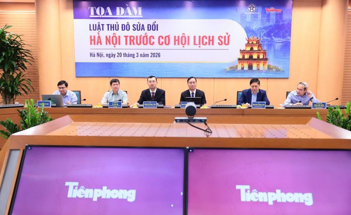 Các đại biểu tham dự Tọa đàm với chủ đề “Luật Thủ đô (sửa đổi): Hà Nội trước cơ hội lịch sử”. Ảnh: Đình Hiệp