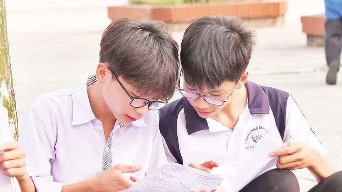 Hàng trăm nghìn học sinh lớp 9 đang đứng trước kỳ thi vào lớp 10.