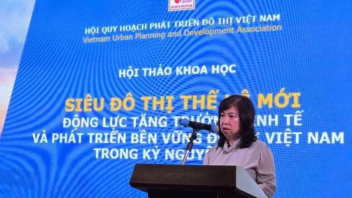 Vụ trưởng Vụ Quy hoạch-Kiến trúc (Bộ Xây dựng) Trần Thu Hằng phát biểu tại hội thảo. (Ảnh: Thanh Tâm)