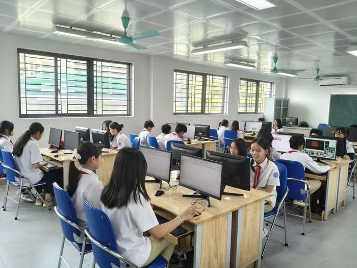 Học sinh Trường THCS Tây Mỗ 3, phường Tây Mỗ (Hà Nội) trong giờ thực hành Tin học.