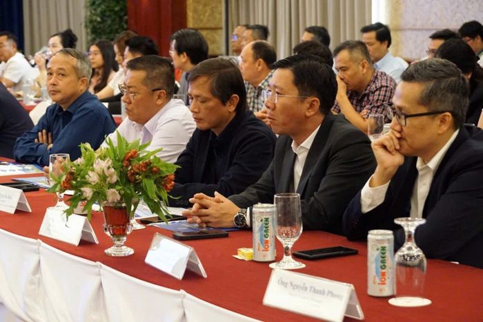 Các đại biểu tham gia chương trình.