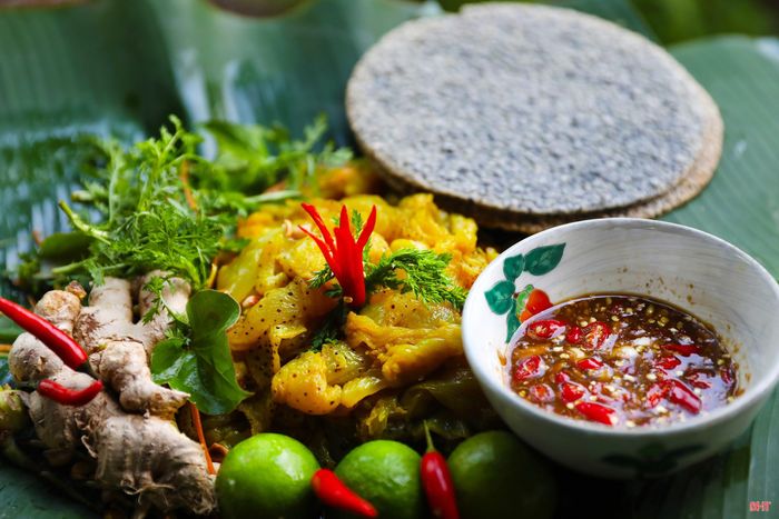 Để “bùng nổ vị giác” khi ăn sứa lá dung, nhất định phải ăn kèm đúng cách.