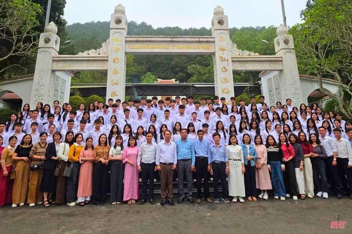 Thông qua các hoạt động dạy và học, học sinh được học tập, rèn luyện, giáo dục kỹ năng, bản lĩnh, phát triển toàn diện.