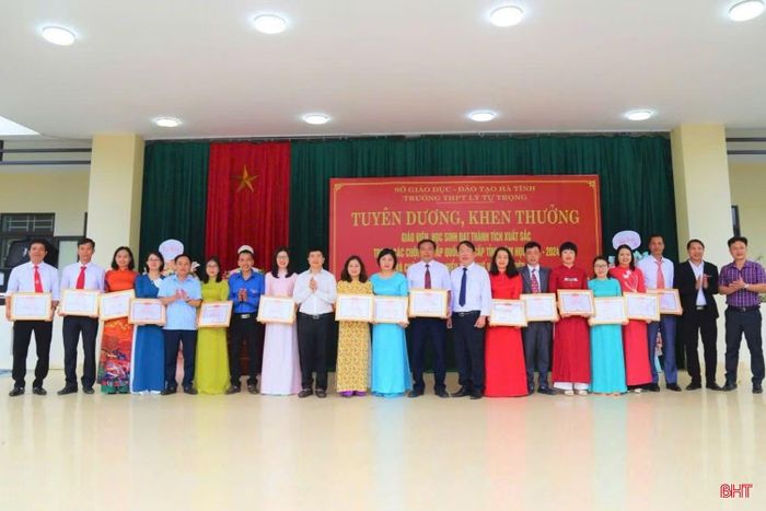 Đội ngũ cán bộ, giáo viên ngày càng phát triển về số lượng và trưởng thành về chất lượng.