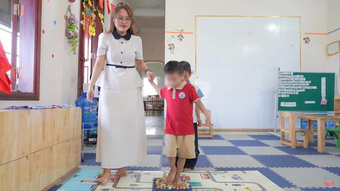 Nhiều bạn đã theo tôi từ khi còn học ở Can Lộc, rồi tiếp tục theo về lớp tại Đông Kinh. Có bạn ban đầu chậm nói, gần như không giao tiếp nhưng sau một thời gian can thiệp, đã có thể đi học mầm non, hòa nhập với bạn bè.
