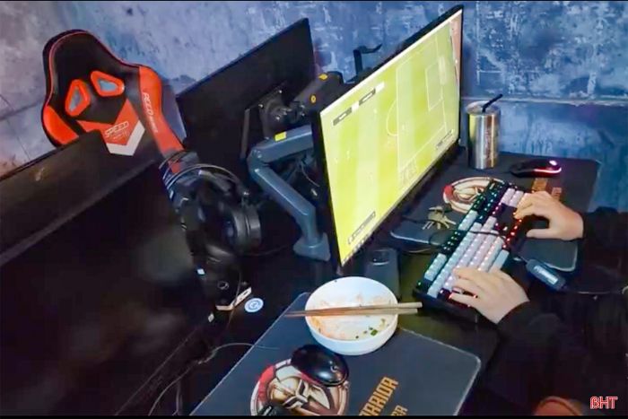 Sự tiện lợi này đang tiếp tay cho việc kéo dài thời gian chơi game, khiến các em càng khó rời khỏi màn hình.