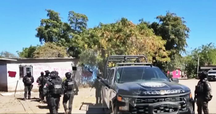 Lực lượng hải quân Mexico trong một chiến dịch truy quét ma túy. Ảnh chụp màn hình