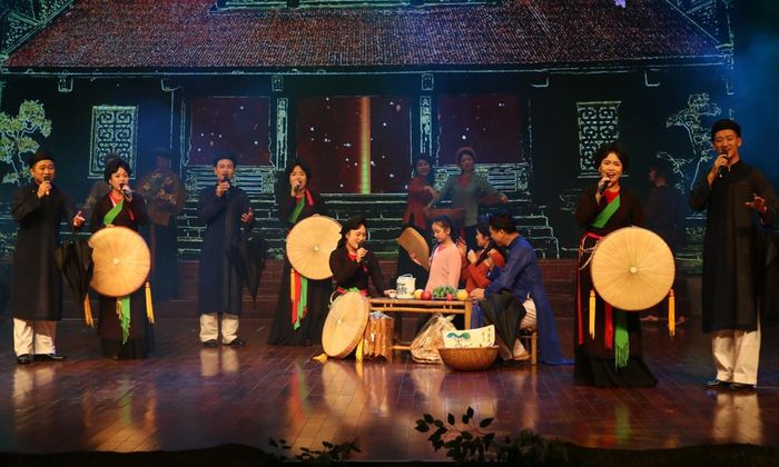 Tiết mục dự thi nội dung sân khấu ca nhạc quan họ của đoàn nghệ thuật quần chúng xã Tiên Du.