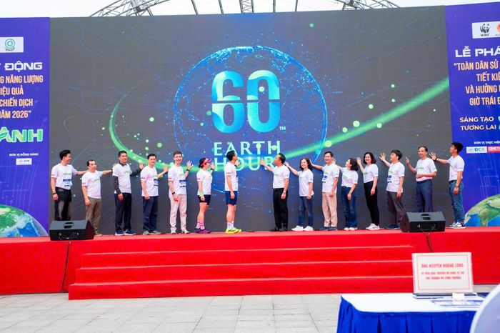 Đại biểu thực hiện nghi lễ phát động. Ảnh: N.Lan