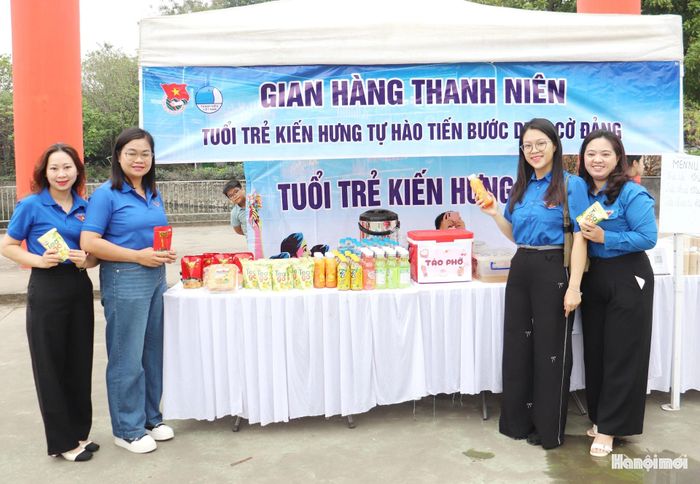 Không khí vui tươi, đoàn kết lan tỏa trong toàn chương trình. Ảnh: Tuấn Điệp