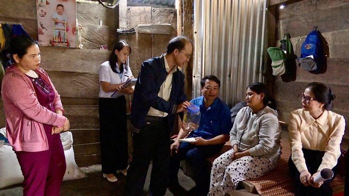 Đoàn công tác Sở Y tế Đà Nẵng khảo sát thực tế tại các hộ gia đình có người bị ngộ độc Botulinum liên quan đến việc sử dụng món cá ủ chua tại xã Phước Năng