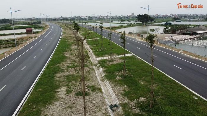 Đường trục phía Nam Hà Nội là tuyến giao thông chiến lược kết nối trung tâm Hà Nội với các xã phía Nam và tỉnh lân cận, góp phần giảm ùn tắc ở cửa ngõ phía Nam Thủ đô, thúc đẩy phát triển kinh tế - xã hội khu vực.