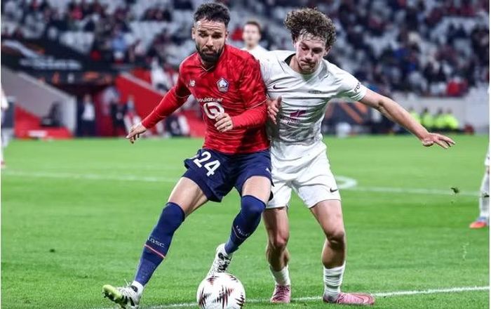 Tiếp đó là Calvin Verdonk (3 triệu Euro, Lille OSC) và Dean James (2 triệu Euro, Go Ahead Eagles).