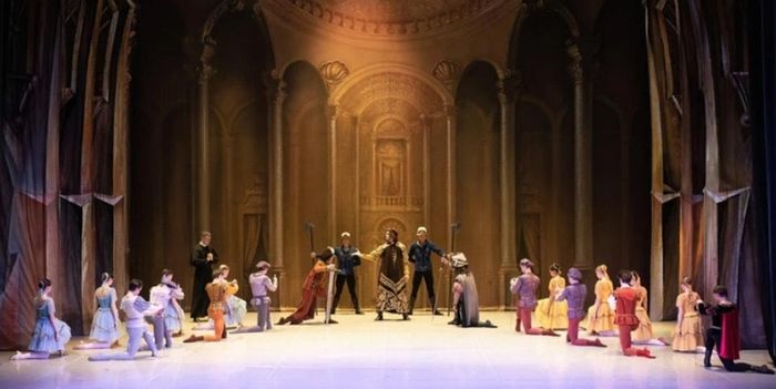 Hình ảnh trong vở Romeo và Juliet. Ảnh: Nhà hát Hồ Gươm