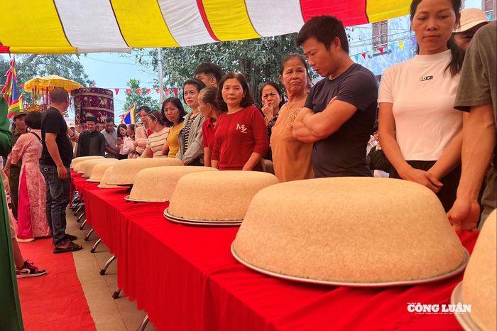 Mâm xôi dâng lễ được chuẩn bị tỉ mỉ, đảm bảo tiêu chí trắng, mịn, không nứt.