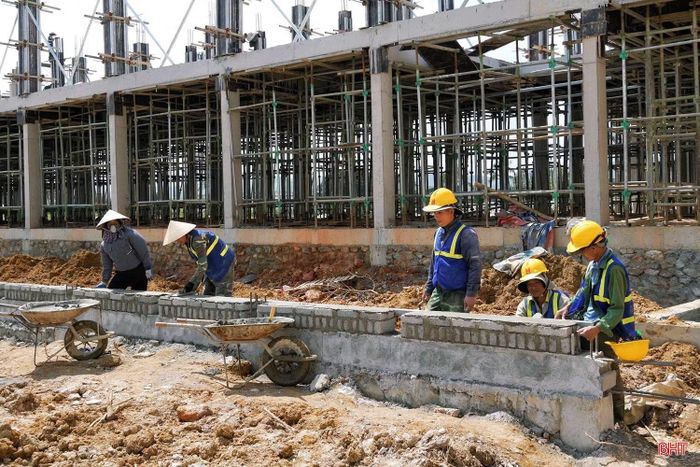 Sự nỗ lực của các chủ đầu tư, nhà thầu không chỉ đảm bảo đúng tiến độ của dự án mà còn góp phần thúc đẩy tiến độ giải ngân vốn đầu tư công.