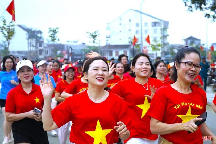 Hoạt động không chỉ tạo không khí sôi nổi, lan tỏa tinh thần rèn luyện thể dục thể thao mà còn góp phần nâng cao nhận thức của người dân về việc bảo vệ, chăm sóc sức khỏe, xây dựng lối sống lành mạnh, qua đó đóng góp tích cực vào sự phát triển bền vững của địa phương.