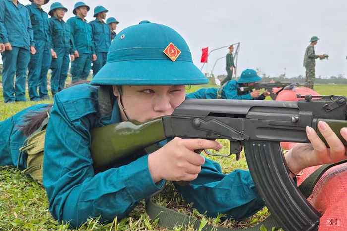 Theo khung chương trình chung của toàn tỉnh, trong thời gian 15 ngày, các chiến sĩ dân quân năm thứ nhất của xã Yên Hòa sẽ được huấn luyện, truyền thụ, trang bị những kiến thức và các kỹ năng cơ bản về quân sự, chính trị, hậu cần - kỹ thuật. Phấn đấu khi kết thúc huấn luyện sẽ đạt kết quả cao nhất và 100% chiến sĩ được thực hành kiểm tra bắn đạn thật súng tiểu liên AK bài 1B.