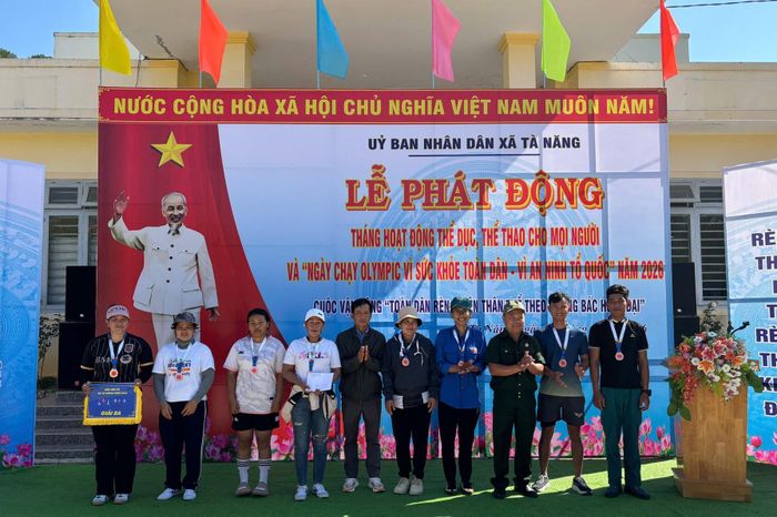 Trao giải cho các cá nhân, đơn vị đoạt giải cao
