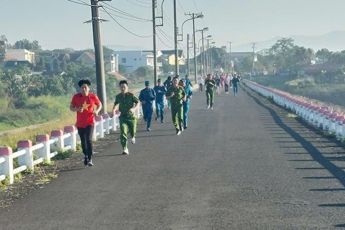 Đông đảo cán bộ, công chức, viên chức, người lao động và Nhân dân trên địa bàn hào hứng tham gia Ngày chạy Olympic vì sức khỏe toàn dân