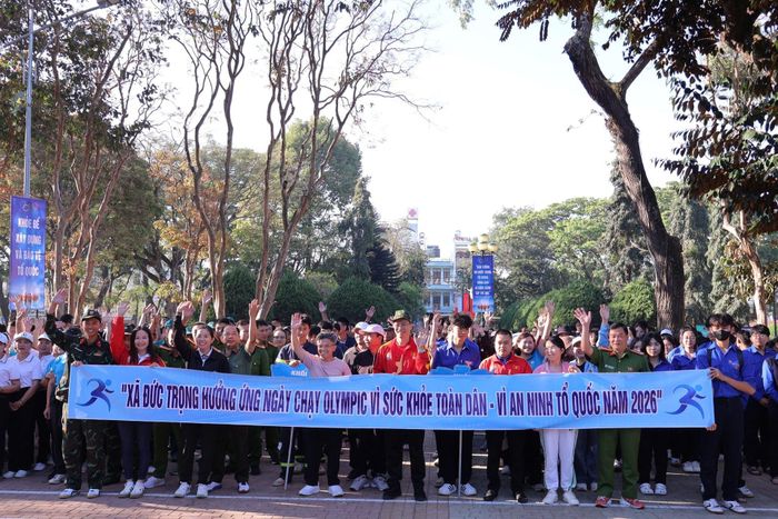 Đông đảo cán bộ, công chức, người lao động và Nhân dân trên địa bàn tham gia hưởng ứng Ngày chạy Olympic