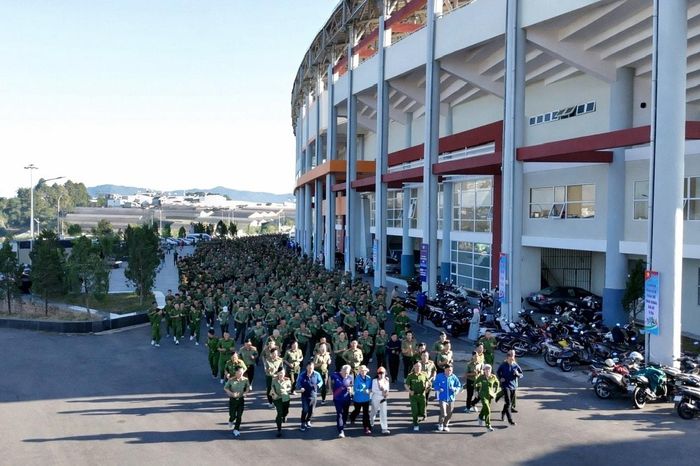 Các vận động viên hưởng ứng ngày chạy Olympic vì sức khỏe toàn dân - Vì an ninh Tổ quốc” năm 2026