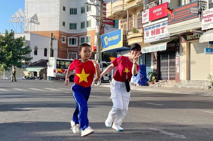 Học sinh tham gia chạy hưởng ứng