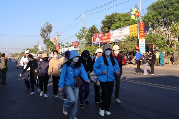 Đông đảo cán bộ, công chức, viên chức, người lao động và Nhân dân tham gia hưởng ứng Ngày chạy Olympic