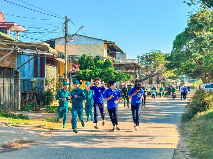 Đông đảo cán bộ, công chức, viên chức, người lao động và Nhân dân trên địa bàn hưởng ứng Ngày chạy Olympic toàn dân