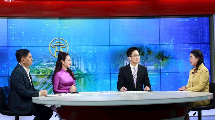 Tối 21-3, Cơ quan Báo và Phát thanh, Truyền hình Hà Nội thực hiện Chương trình Thời sự đặc biệt với chủ đề “Sửa đổi Luật Thủ đô - Hoàn thiện thể chế để Hà Nội phát triển trong kỷ nguyên mới”. Ảnh: Phạm Hùng