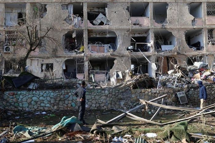 Quang cảnh ở Dimona (Israel) sau khi trúng tên lửa của Iran. Ảnh: Reuters.