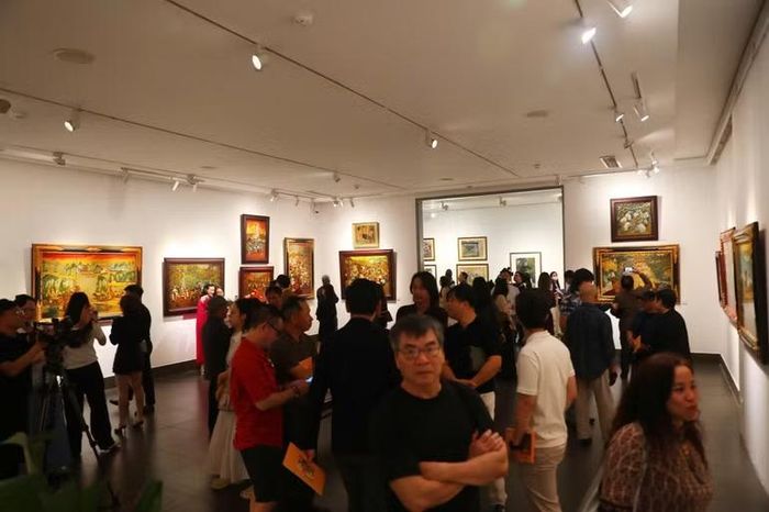 Triển lãm thu hút đông đảo khách tham quan.