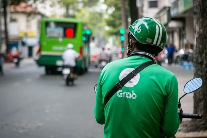 Nhiều khách hàng cho rằng, họ đến với Grab, Gojek... vì giá rẻ, nhiều khuyến mãi. Ảnh: Nam Bình