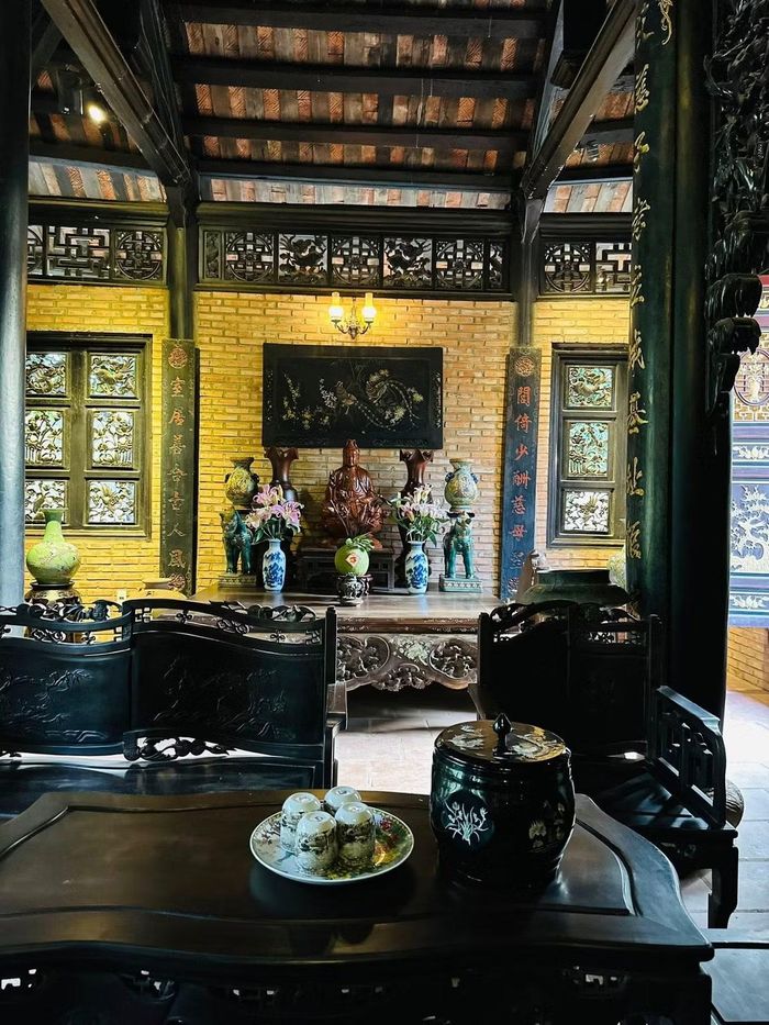 Tại đây, nam nghệ sĩ đã bấm máy hơn 10 bộ phim như: Nhà ông Hoàng có ma, Nhà ông Hoàng có vàng, Ngôi nhà hạnh phúc... Ảnh: FB Hoàng Minh Bùi